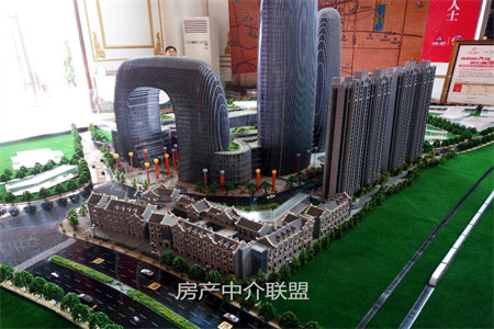 四楼西山55平全款更名，低！价具体来问我！网上不让打！